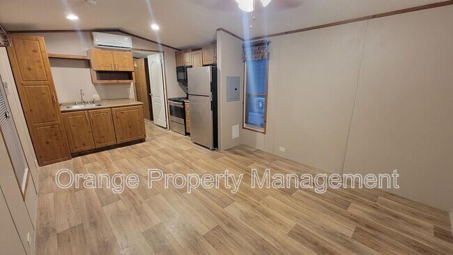 Building Photo - 920 Cedar Village Ln