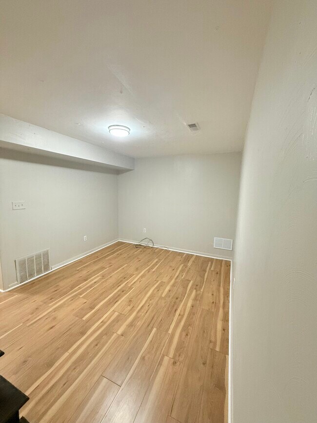 Building Photo - 5326 Carolyn Cir