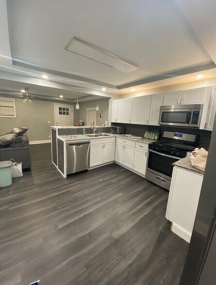 Building Photo - 102 Ashworth Plz