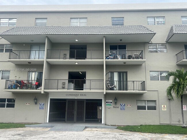 Building Photo - 5100 SW 41st St