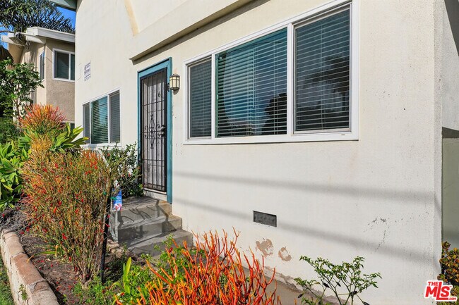 Building Photo - 425 W Regent St