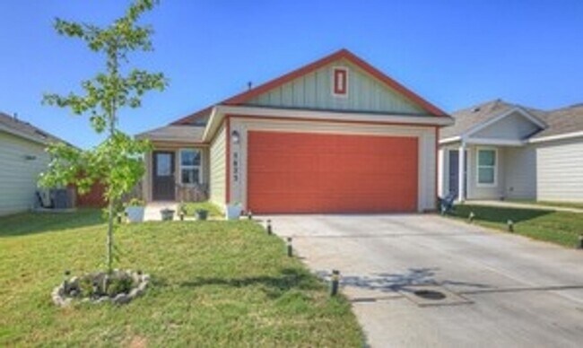 Building Photo - Charming 2BR House in Seguin