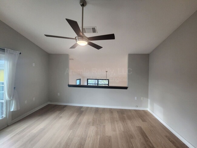 Building Photo - 1282 MacKintosh pknw