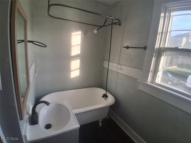 Building Photo - 141 Locust St