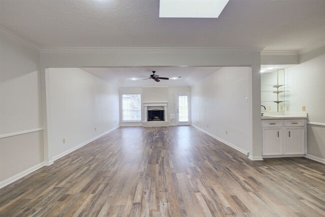 Building Photo - 1402 Forest Home Dr