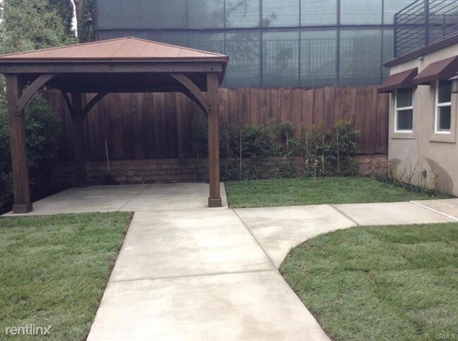 Building Photo - 455 Richmond Rd