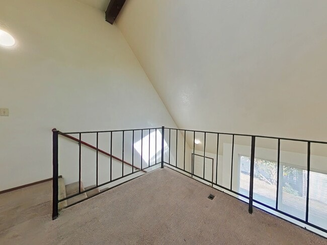 Building Photo - Cozy  1 Bedroom Townhouse ~ South Corvallis