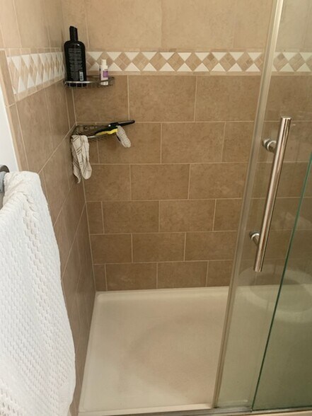 Building Photo - 1320 Miami Rd