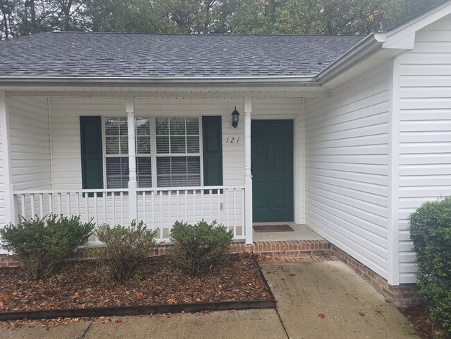 Building Photo - 3 bedroom, 2 bath home in a great area nea...