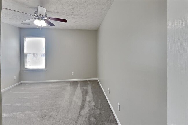 Building Photo - 3279 Deer Valley Dr NW