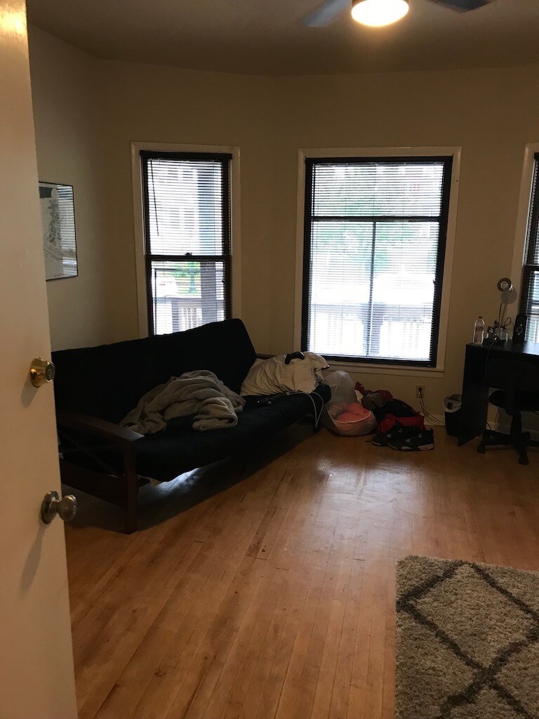 front bedroom - 543 W Mifflin St