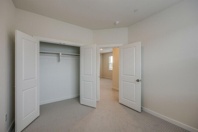 Building Photo - 1770 Thornton Dr
