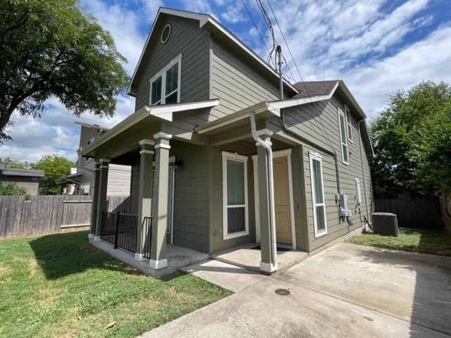 Building Photo - 2411 Santa Maria St