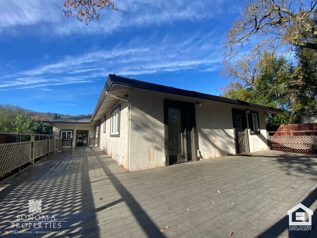 Building Photo - Updated 3bd+ Home In Glen Ellen
