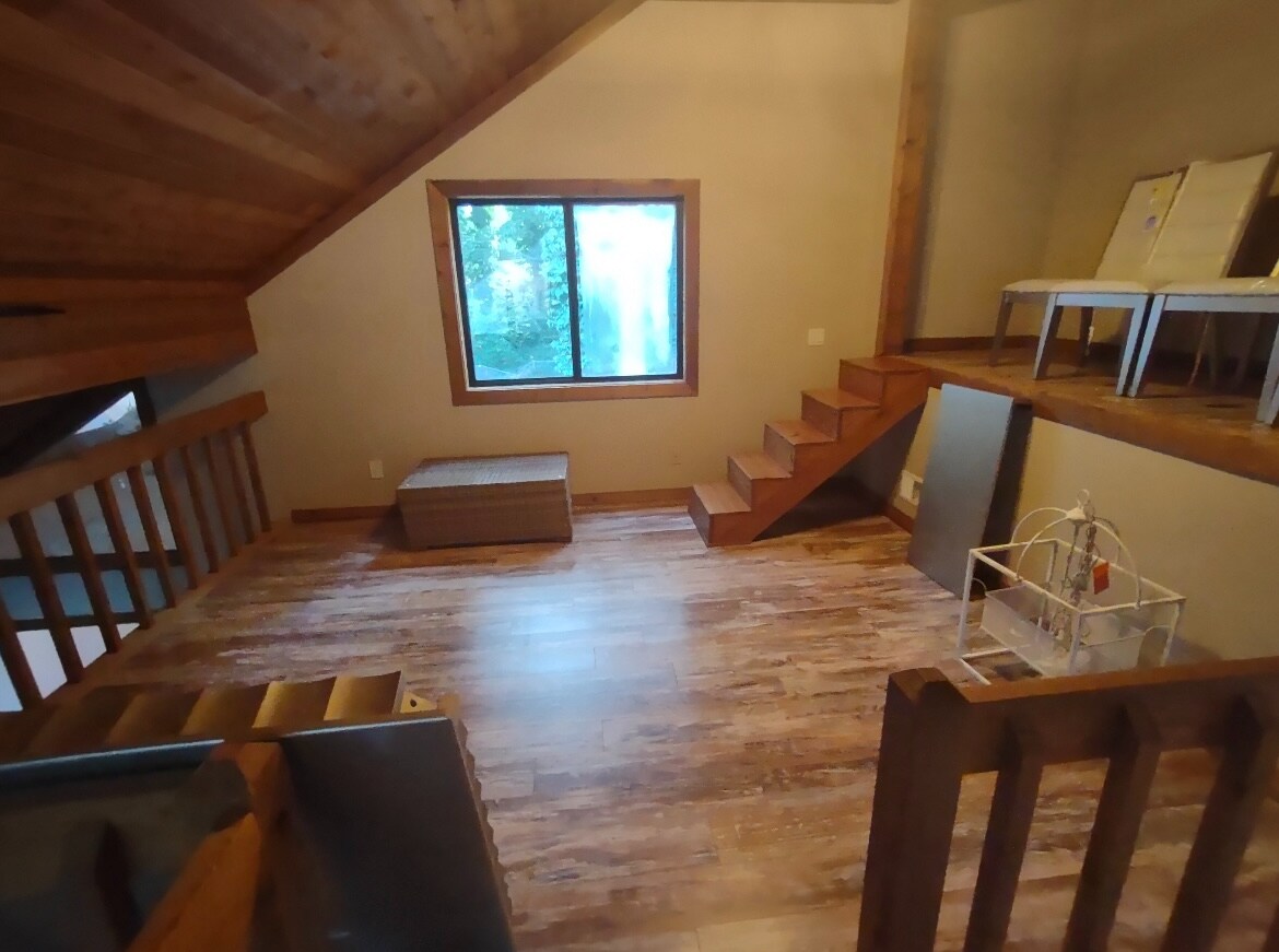 Building Photo - Room in House on New Crossing Trail E