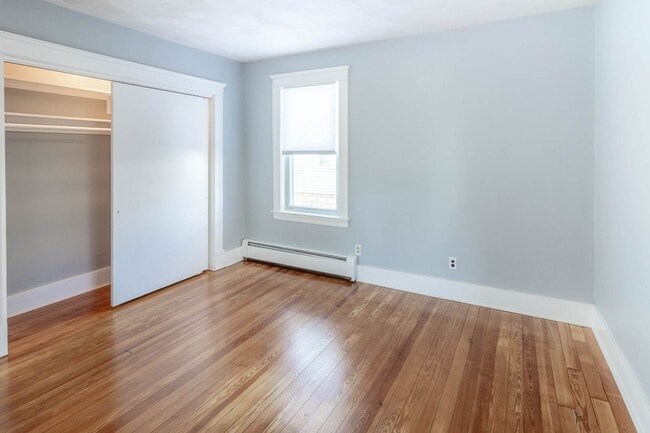 Building Photo - 572 Gaskill St