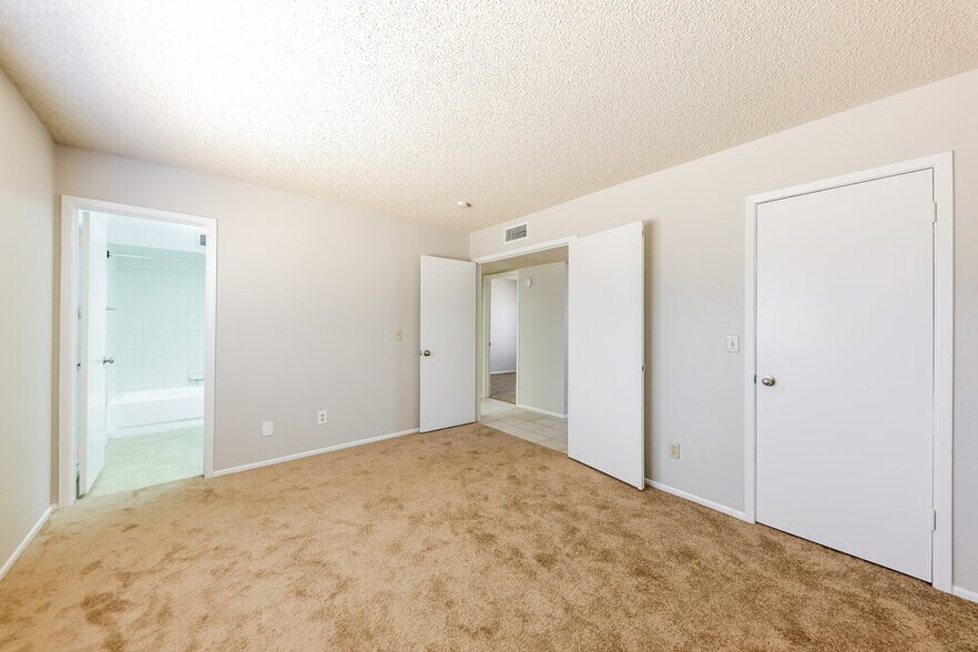 Building Photo - 4323 W Piute Ave
