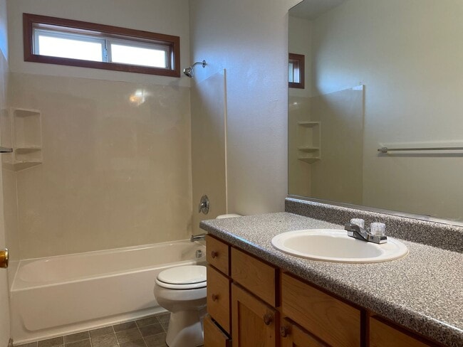 Building Photo - 830 Isherwood Dr