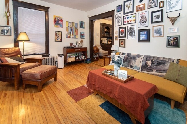 Building Photo - 419 W Franklin Ave