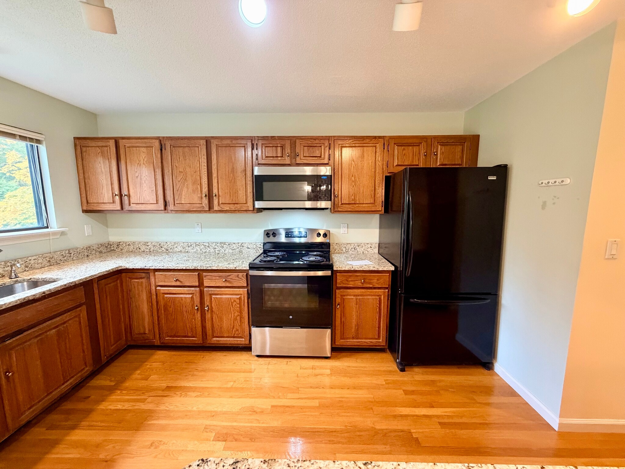 Kitchen - 40 Crossroads Ln