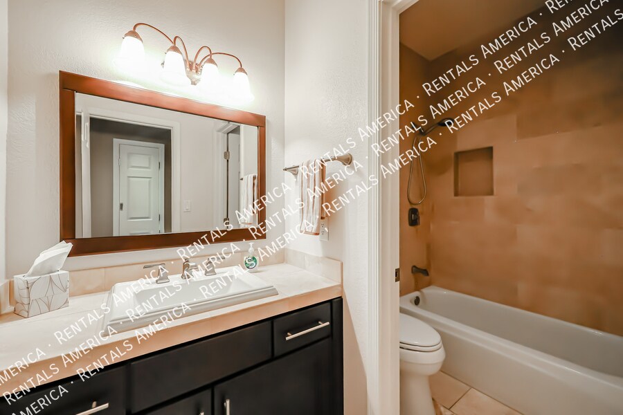 Building Photo - 8653 E Royal Palm Rd