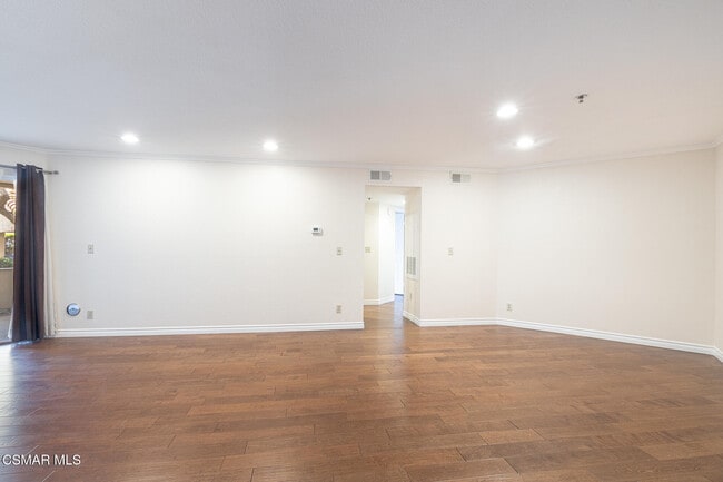 Building Photo - 5744 Oak Bend Ln