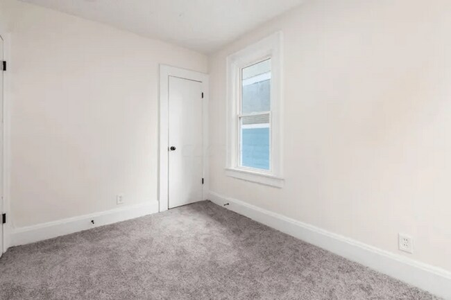 Building Photo - 975-977 Miller Ave