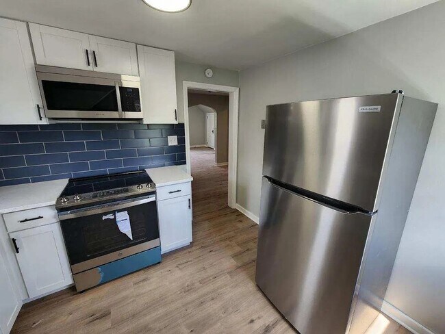 Building Photo - 3915-3917 Mount Troy