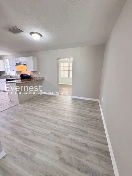 Building Photo - 2112 Wolf Rd