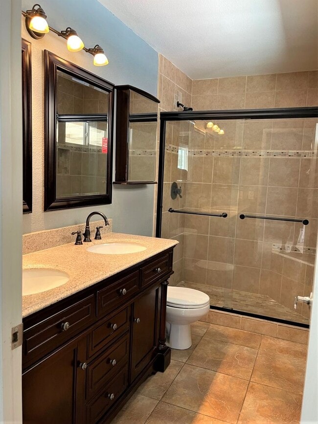 Building Photo - 3+ bedroom, 2 bath pool and spa home