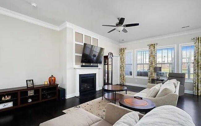 Building Photo - Spacious 4-Bedroom Retreat with 3 Full Baths in Anderson's Prime Location!