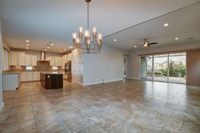 Building Photo - Well Appointed Home for Rent in Astoria!
