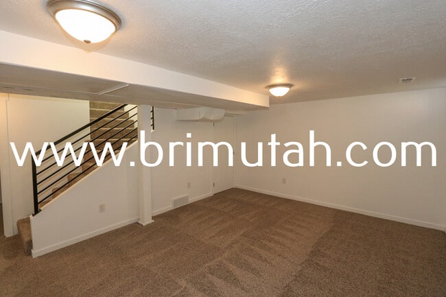 Building Photo - 2613 S Hartford St