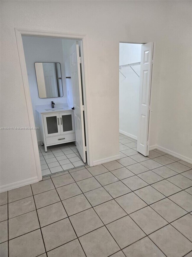 Building Photo - 20137 SW 88th Ct