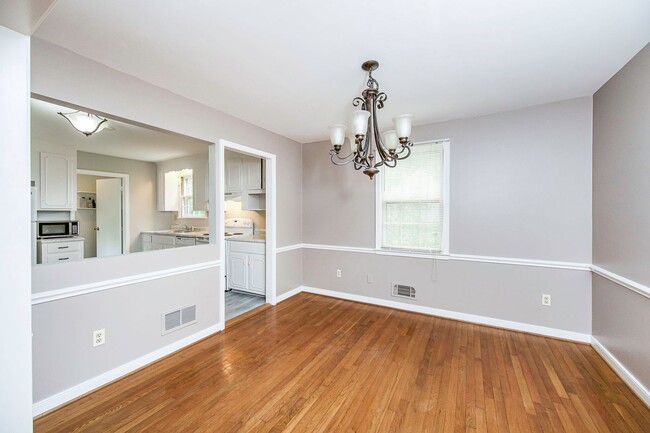 Building Photo - Charming 3BR Home with Hardwood Floors, Fireplace & Bright Living Spaces in Midlothian
