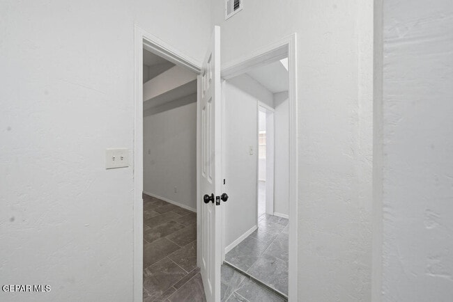 Building Photo - 821 Los Lagos Way