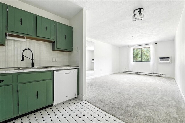 Building Photo - 67 Milliken Ave