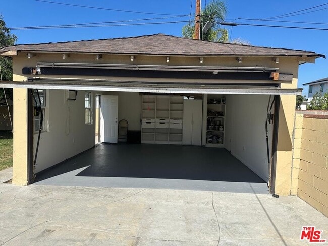 Building Photo - 6225 Teesdale Ave