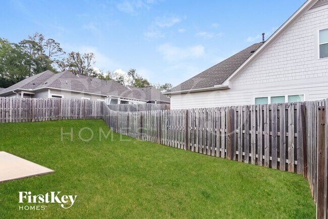 Building Photo - 2745 Village Pl