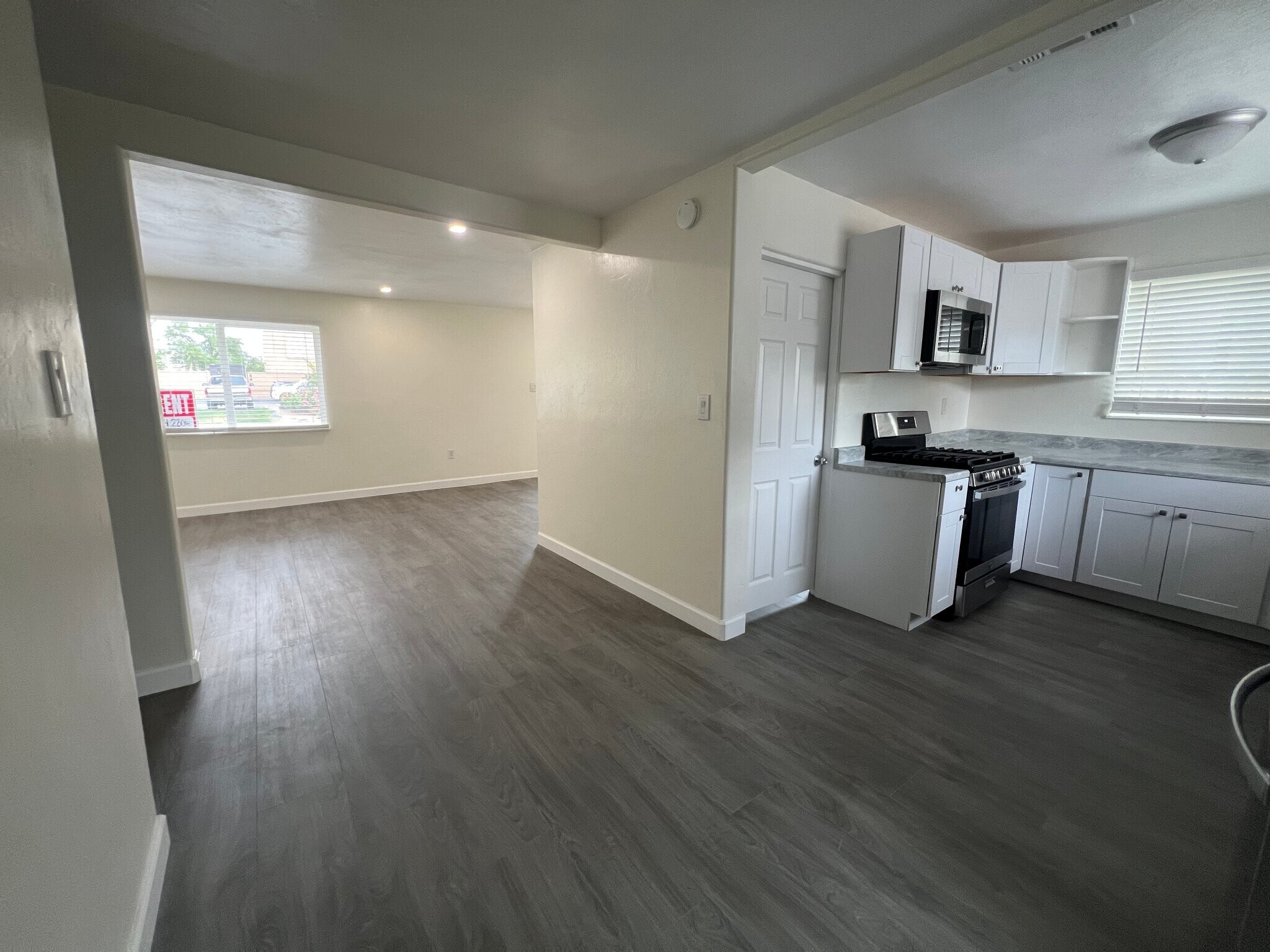 Building Photo - 1241 Kennedy Ave
