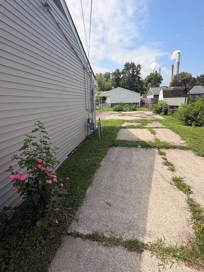 Building Photo - 7306 Nathan Hale Way