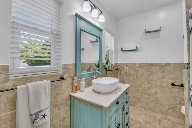 Building Photo - 530 NE 17th St