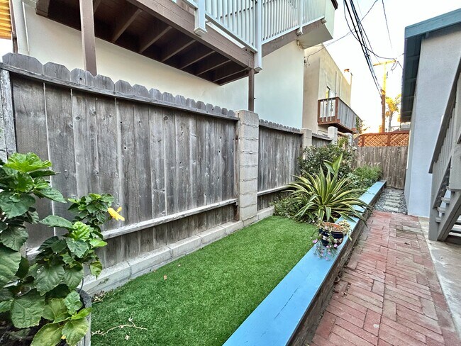 Backyard - 121 Hollywood Ave
