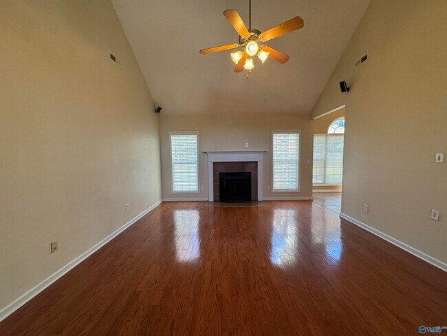 Building Photo - 114 Appleberry Ln