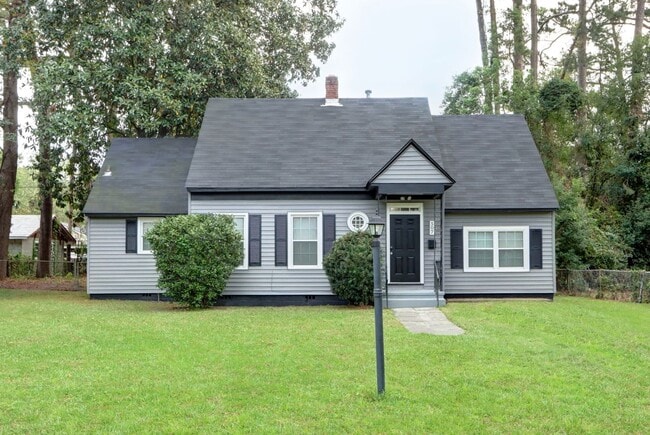 Primary Photo - Large 4BR/2BA Ardsley Park House For Rent ...