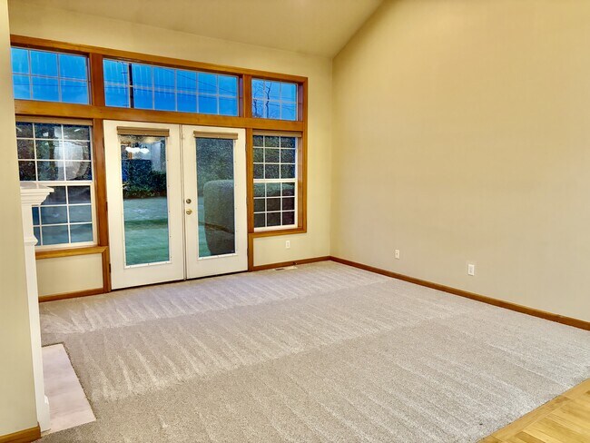 Building Photo - 2285 James Cir