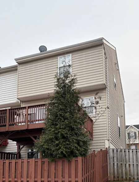 Building Photo - 314 Kirby St