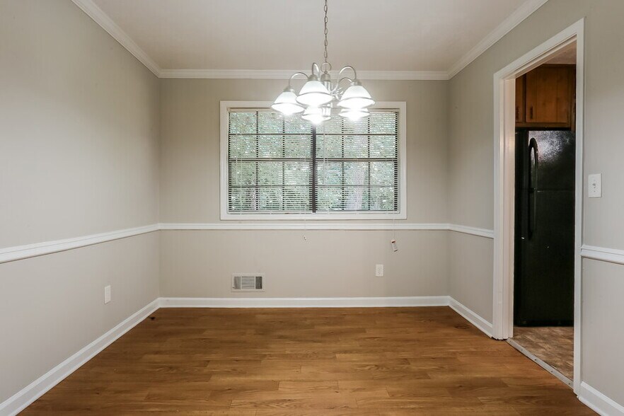 Building Photo - 3212 Goldenchain Dr