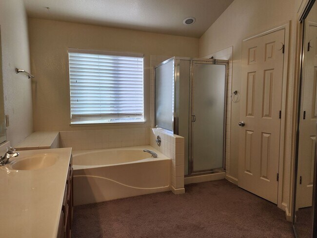 Building Photo - Beautiful Northwest Reno Home!