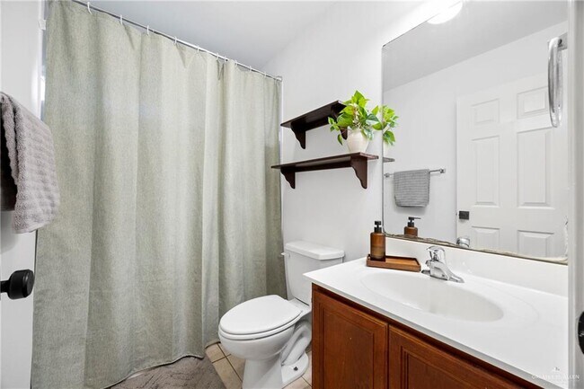 Building Photo - 25 Alvarado St